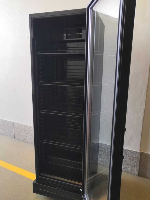 Vitrine armário vertical refrig, bebidas laticinios ou charcutaria.