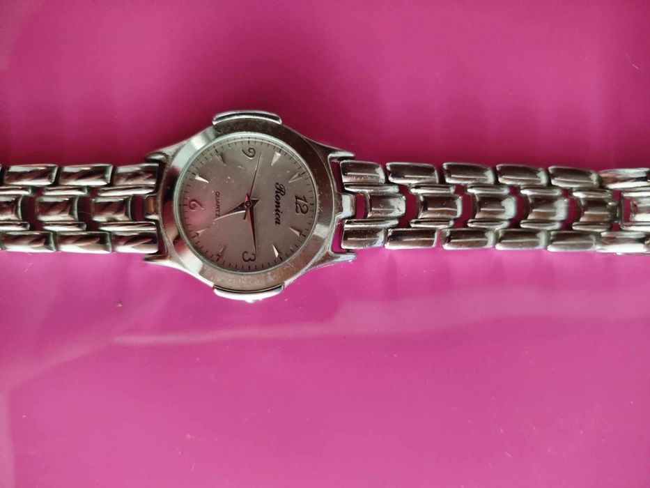 Conjunto de relógios antigos