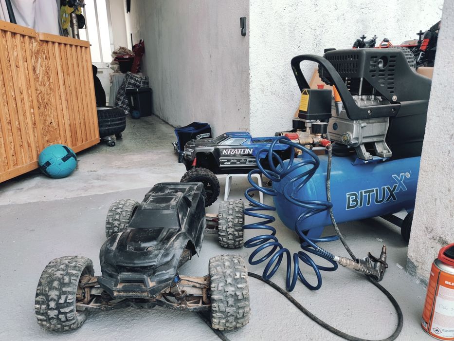 Traxxas maxx hobbywing max8