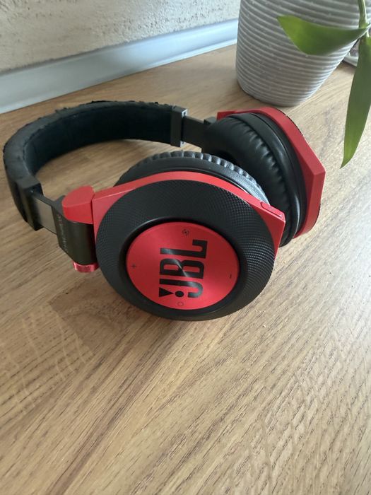 Sluchawki bezprzewpdowe JBL E50BT