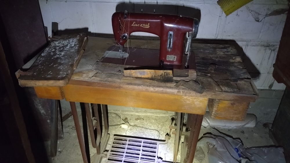 Łucznik KL90 maszyna do szycia + metalowy stolik