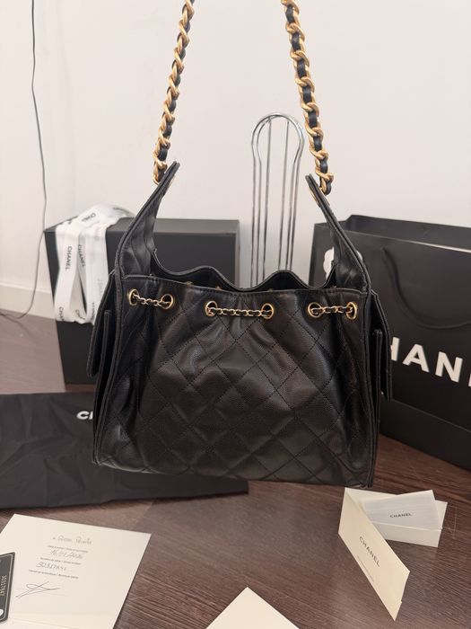 Chanel Drawstring Bucket Bag preta Caviar Gold Hardware