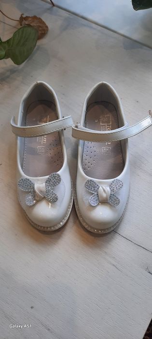 Продам детские туфли