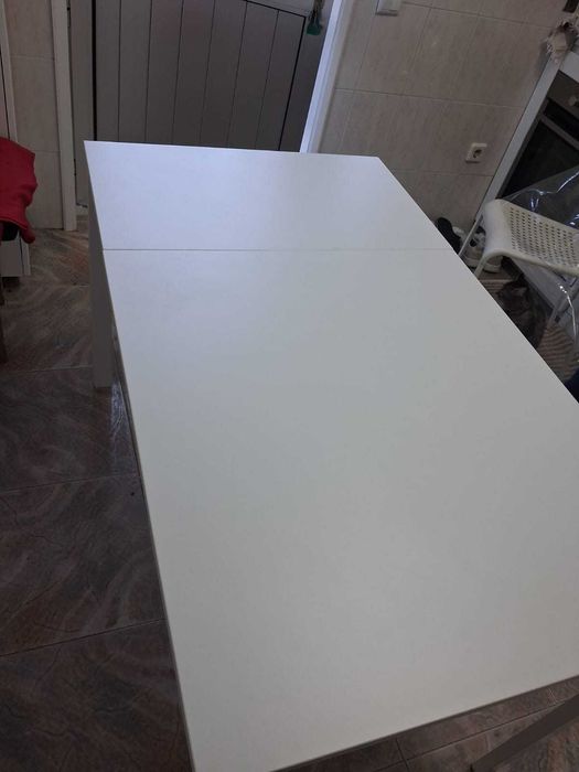 Mesa de cozinha branca extensível