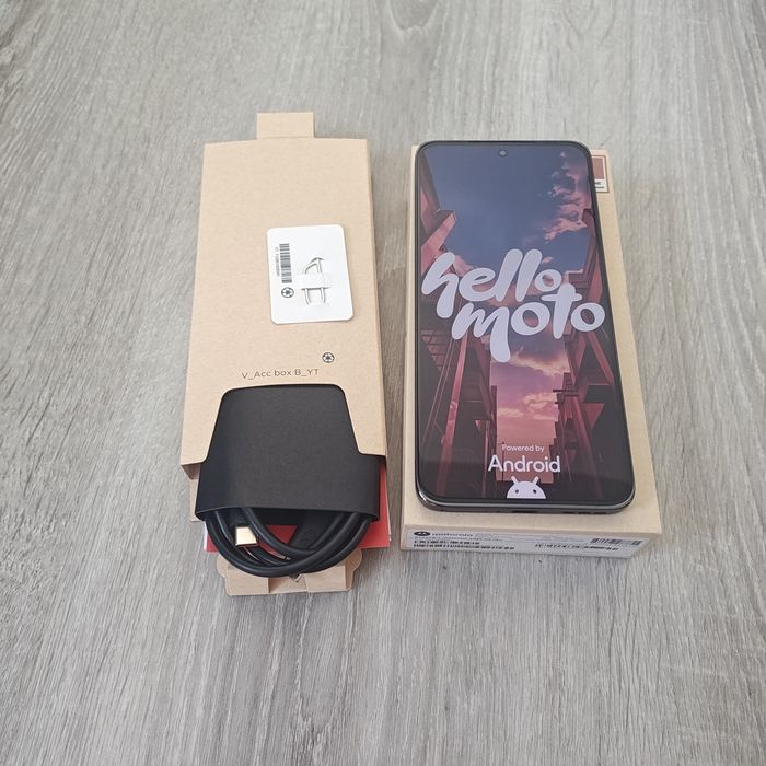 Motorola edge 50 neo w idealnym stanie jak nowy