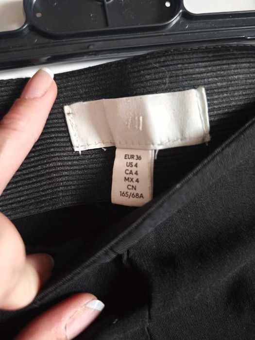 Czarne spodnie legginsy z rozporkami Basic H&M