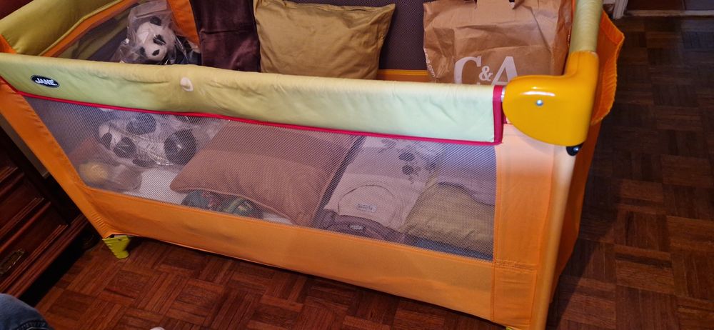 Vendo cama de viagem Jane