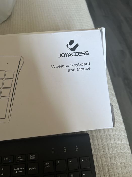 Беспроводная  клавиатура и мышь