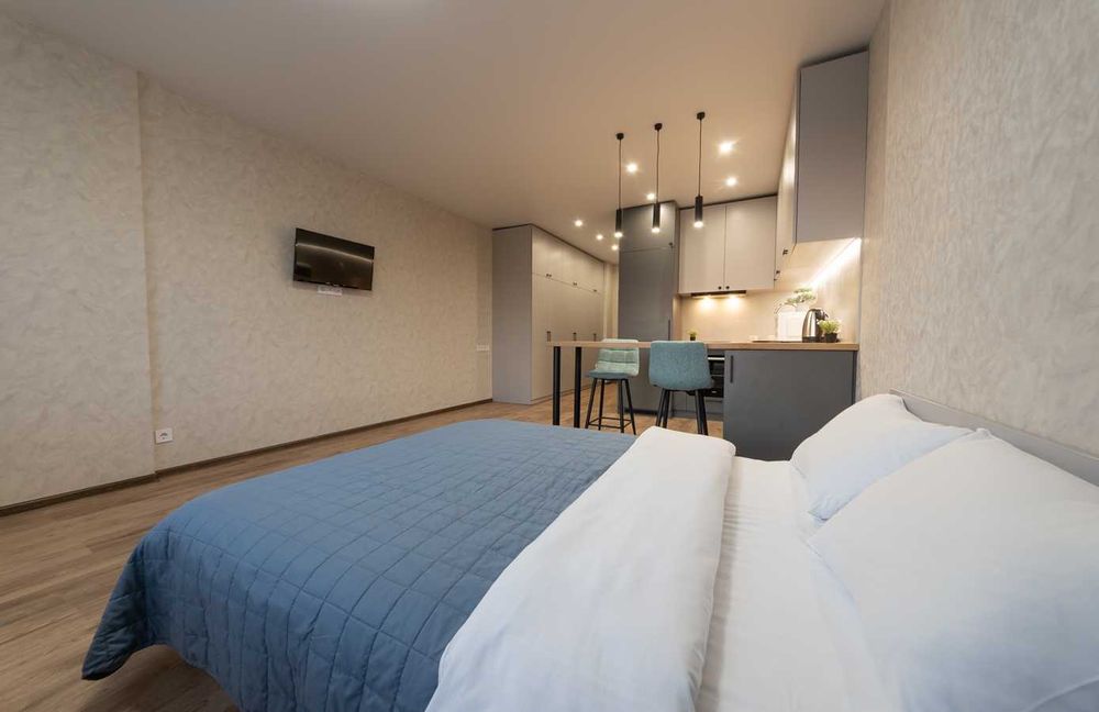 Оренда подобово - затишний смарт із ванною, біля метро. Світло 24/7.