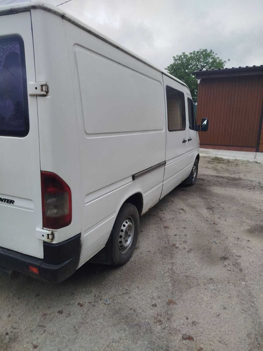 Автомобіль Мерседес Спрінтер