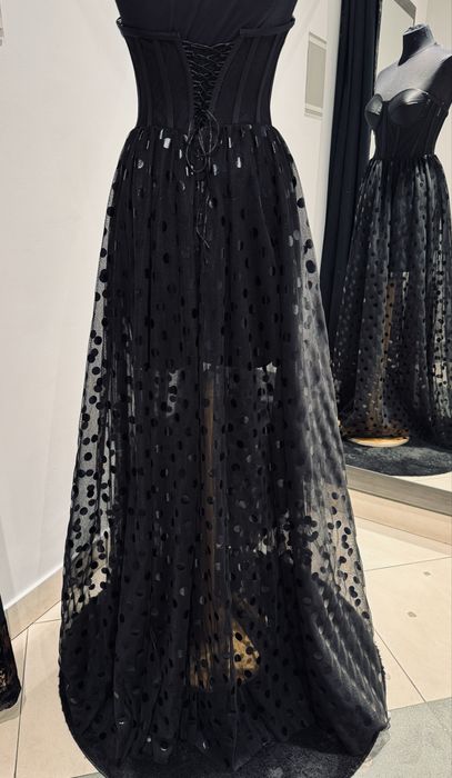 Sukienka czarna w grochy