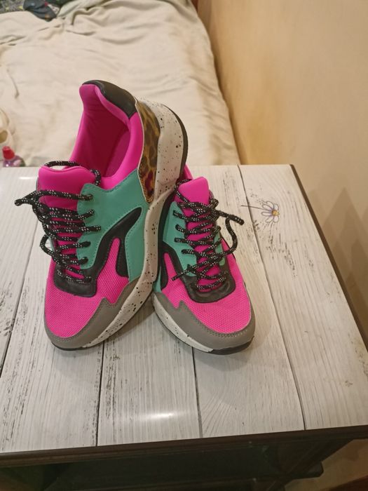 Нові кросівки Street Shoes