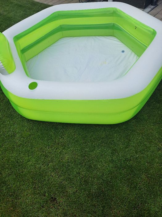 Basen zielono biały