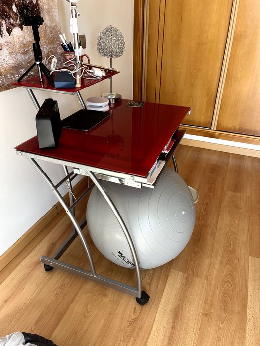 Secretária Moderna e Compacta à Venda