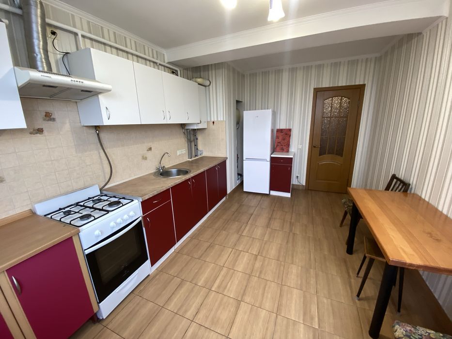 Здам велику однокімнатну квартиру  в центрі Гостомеля, біля школи,газ