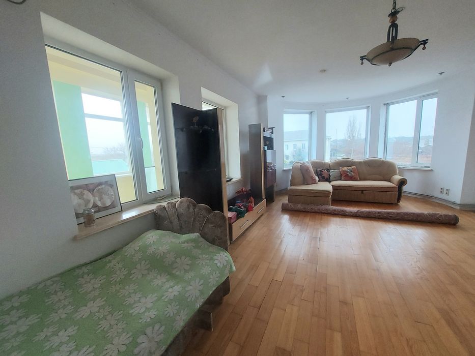 Сучасний будинок в Константинівке