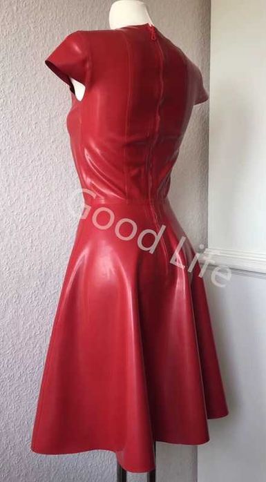 Czerwona sukienka latexowa M