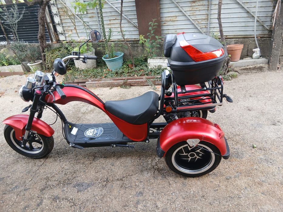 Moto elétrica de 3 rodas