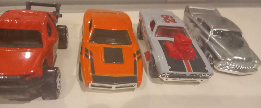 Hot Wheels e outros - 14 carros - Lote ou carros isolados