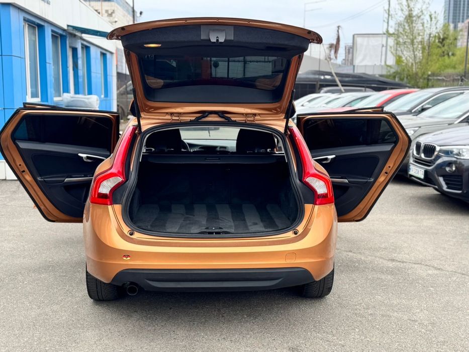 VOLVO V60 1,6 л. D2 не фарбований ВІДЕО
