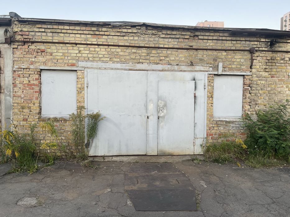 Продам большой кирпичный гараж