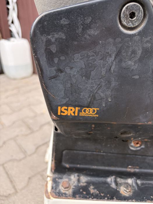 Fotel samochodowy Isri