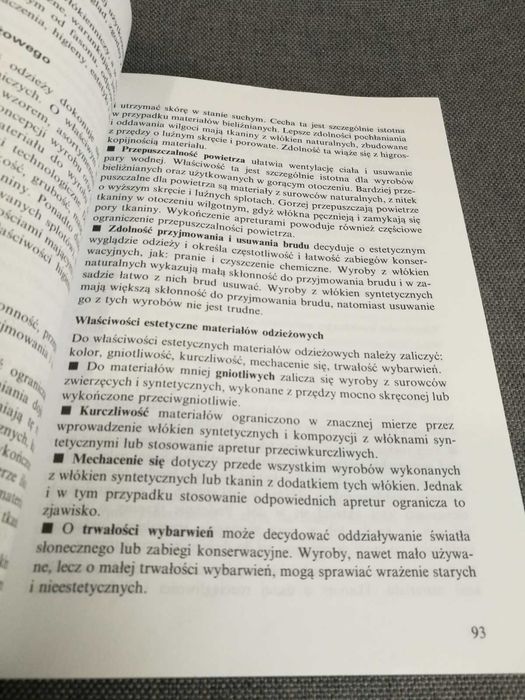 Towaroznawstwo wyrobów nieżywnościowych. Podręcz. dla szkół handlowych