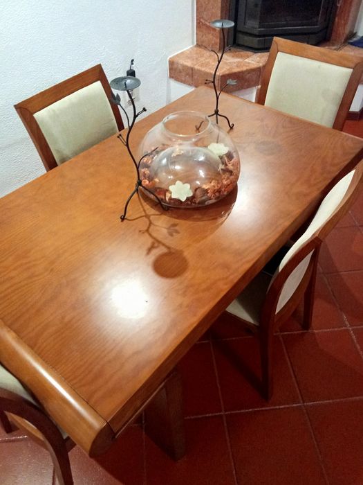 Vendo mesa e 6 cadeiras