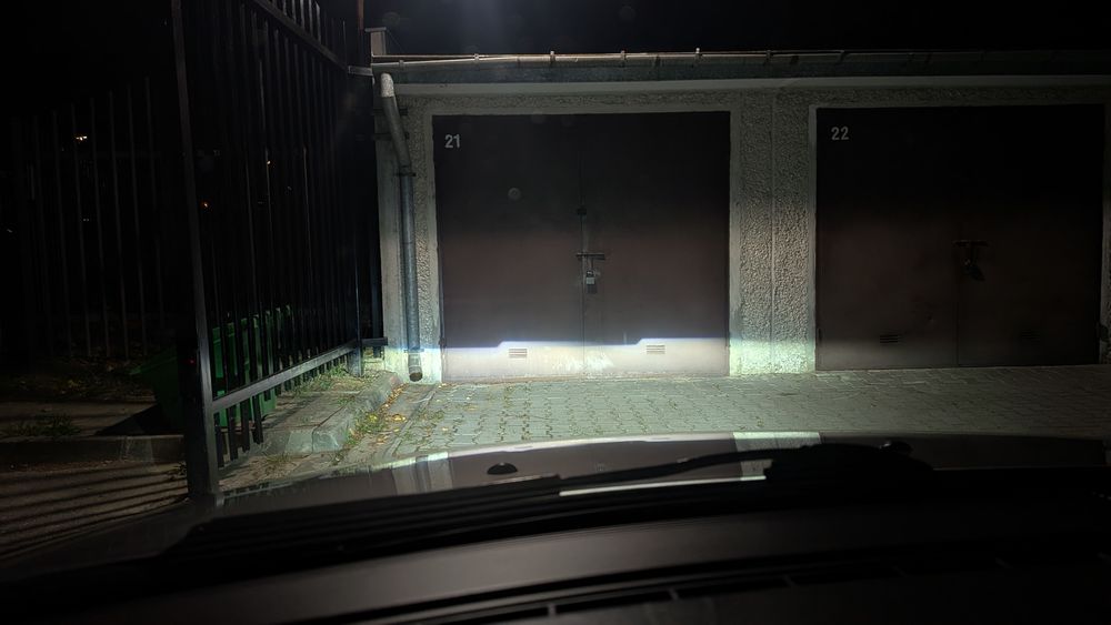 Saab 9-5 modyfikacja konwersja lamp reflektorów BiLed BI-LED