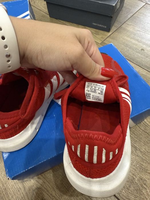 Дитячі кросівки adidas 31-32