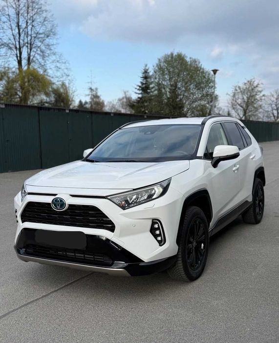 Продам автомобіль Toyota RAV4 2023 року