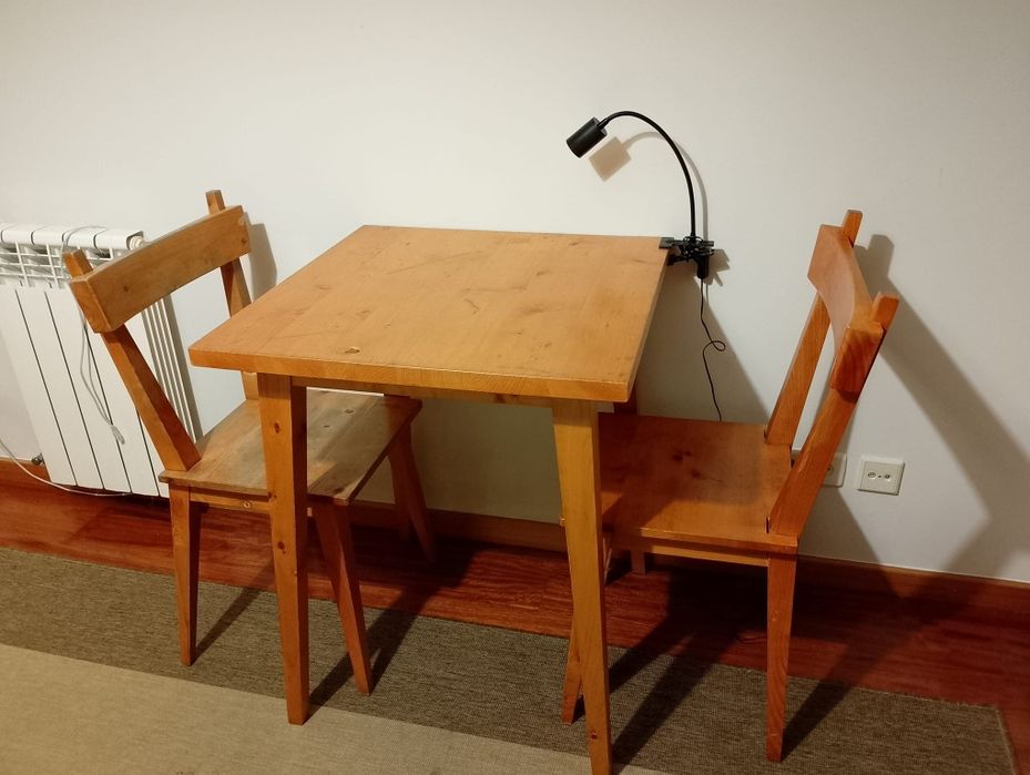 Cadeira para café em madeira