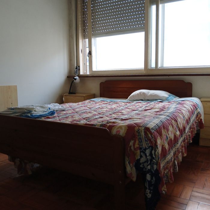 Alugo quarto perto do Marquês, no Porto