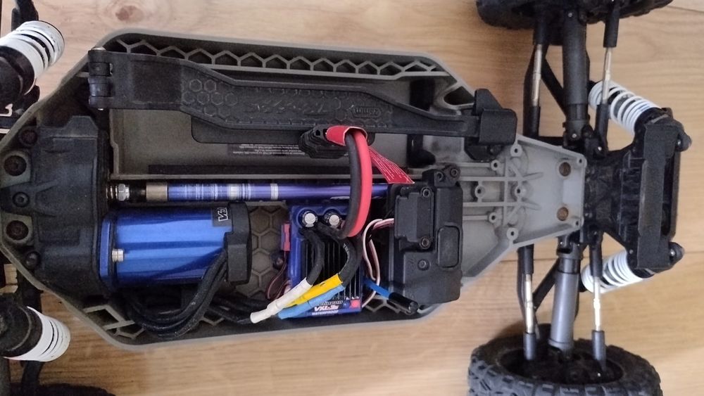 Zdalnie sterowany samochód