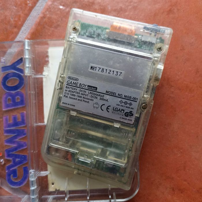 Game Boy Pocket Transparente com Caixa Original (DEFEITO)