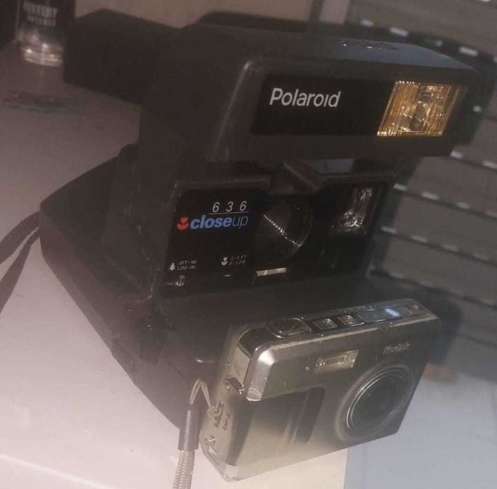 Polaroid 636 closeup & Kodak easyshare ls755