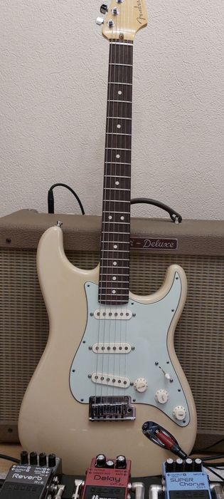 Продам Fender Stratocaster Deluxe Custom Shop