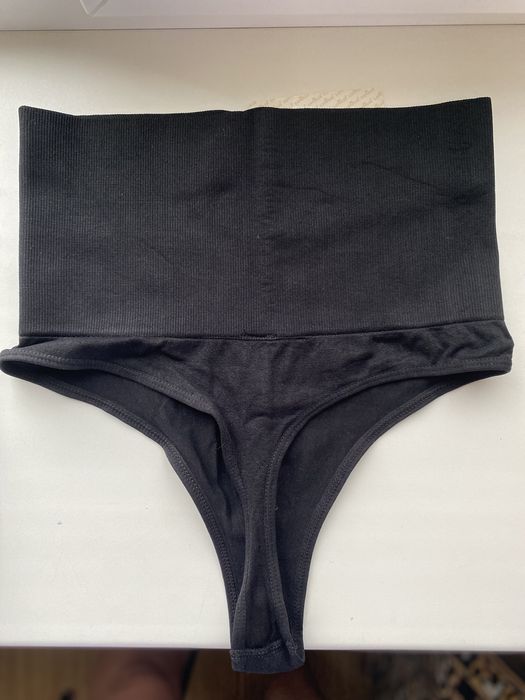 Бюстгалтер без шлейок, трусики стрінги високої посадки