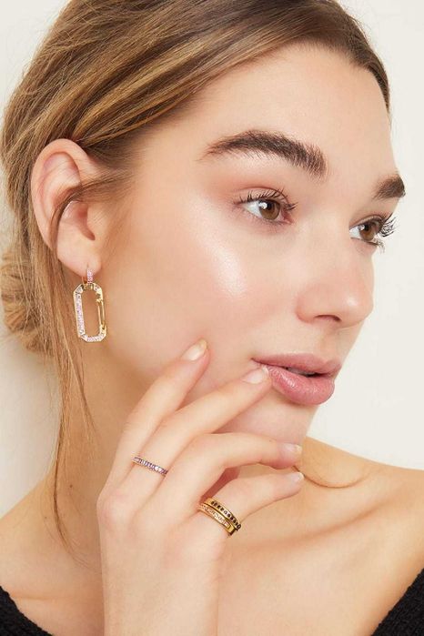 Anel Dourado com Gemas Coloridas – Ajustável e Cheio de Charme!