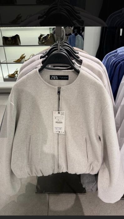 Бежевий бомбер Zara