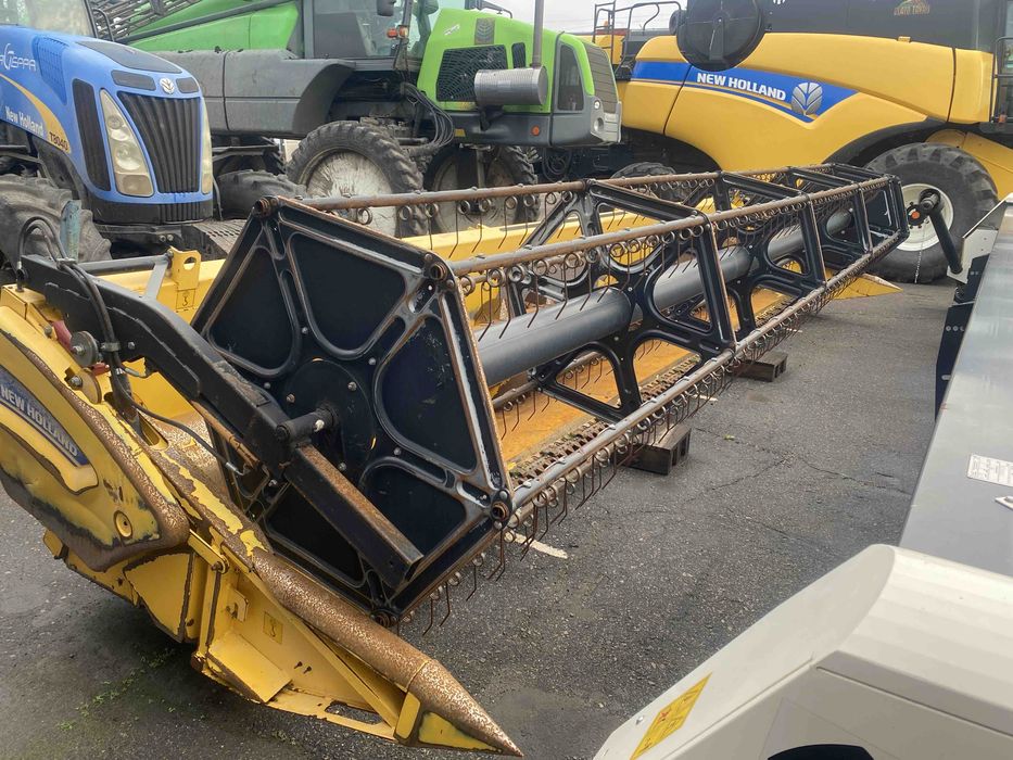 Продам жатку NewHolland 7,3 m vario