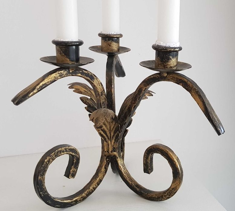 Świecznik metaloplastyka