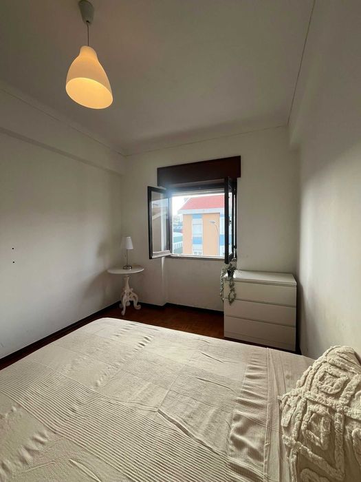 Quarto individual sem caução Amadora/ Vendas novas