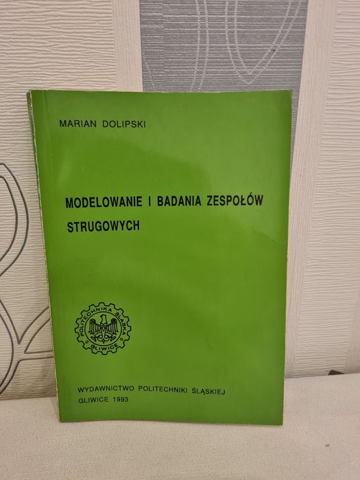 Modelowanie i badania zespołów strugowych
