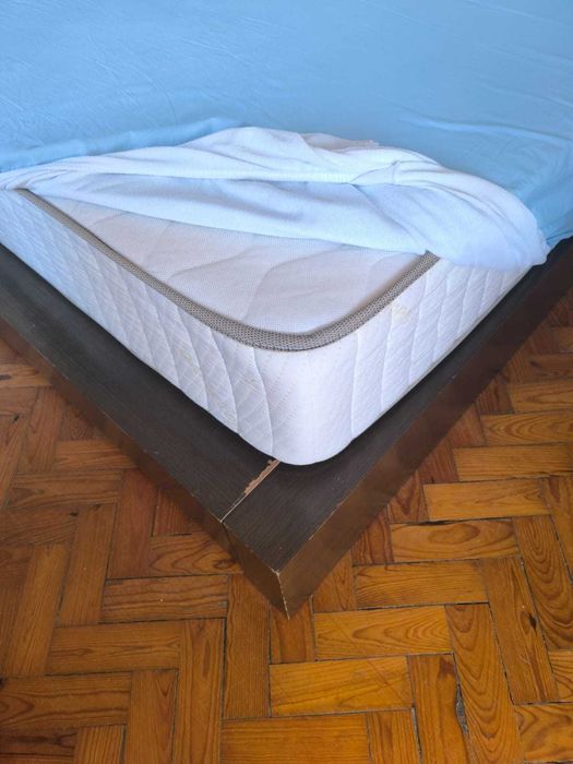 Cama de Casal com Arrumação (Estrado Elevatório)