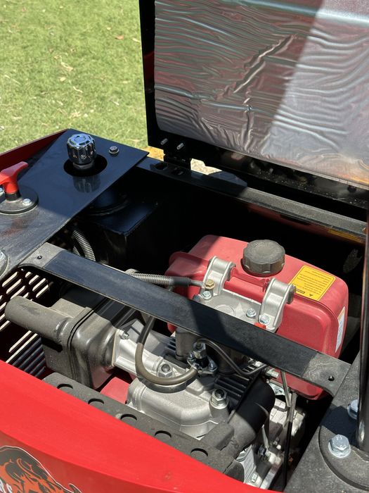 Mini Escavadora Giratória 1000KG | 2 BALDES | DIESEL NOVA