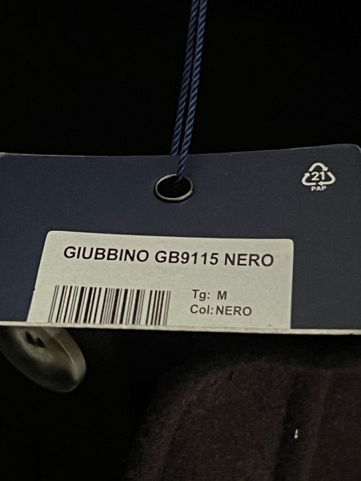 Casaco preto  tipo sobretudo curto