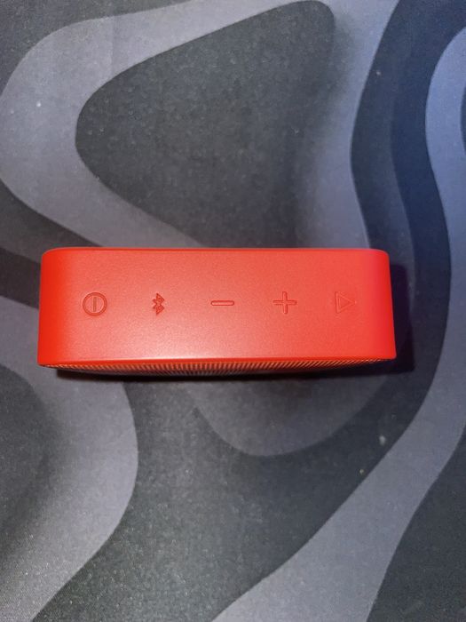 Coluna JBL vermelha pequena