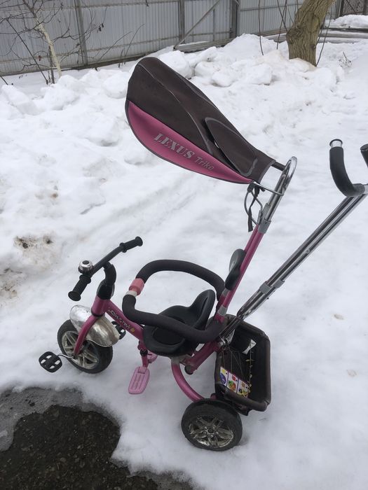 Дитячий велосипед з батьківською ручкою.