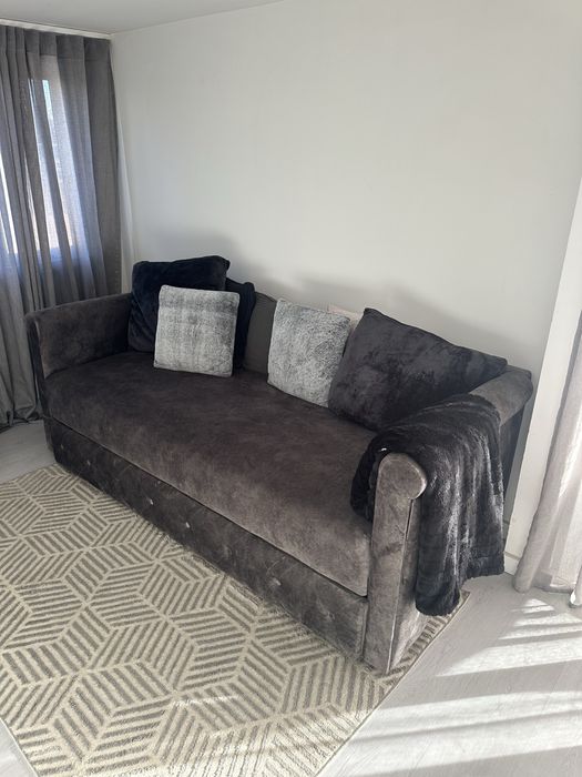 Sofá cama cinzento de veludo